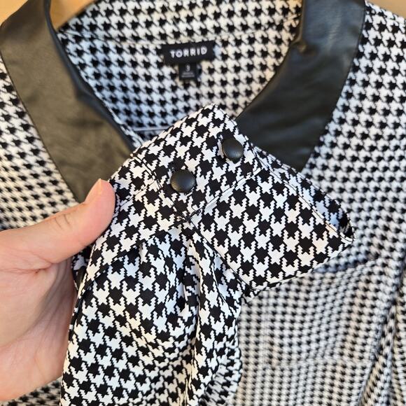 Torrid Madison black & white Houndstooth faux leather collar Button blouse sz 3 - Picture 5 of 11